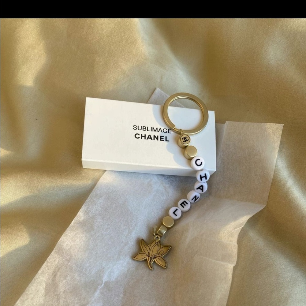 Chanel beauty gift Keychain - Picture 2 of 6